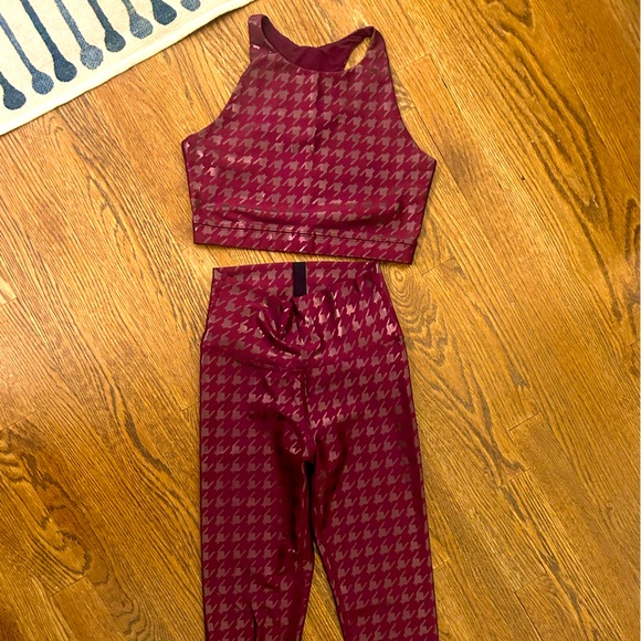 PELOTON Burgundy Houndstooth Set - Picture 3 of 7